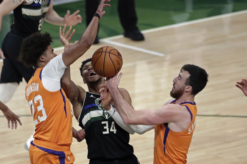 Final NBA Milwaukee Bucks vs Phoenix Suns Phoenix Suns guard Devin Booker (1) works the ball against Milwaukee Bucks guard Bryn Forbes (7) during the first half of Game 6 of basketball's NBA Finals Tuesday, July 20, 2021, in Milwaukee. (AP Photo/Aaron Gash)