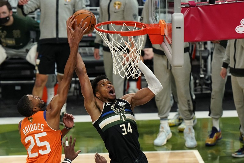 Final NBA Milwaukee Bucks vs Phoenix Suns Phoenix Suns guard Devin Booker (1) works the ball against Milwaukee Bucks guard Bryn Forbes (7) during the first half of Game 6 of basketball's NBA Finals Tuesday, July 20, 2021, in Milwaukee. (AP Photo/Aaron Gash)