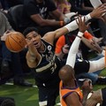 Aksi Giannis Antarkan Milwaukee Bucks Juara NBA Musim ini