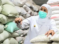 Simpanan Pemda di Bank Tembus Rp 200 T, Khofifah Jadi Juara