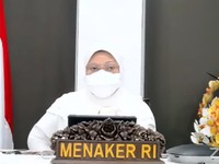 Kemnaker Serahkan Bantuan TKM ke Pedagang Kaki Lima DKI
