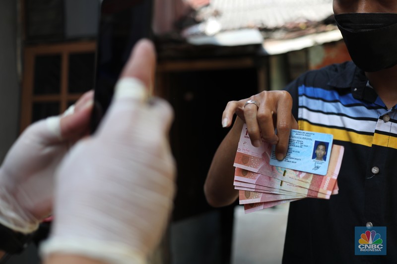 Kondisi Tiang Monorel  yang Dicuri di Kawasan Kuningan, Senin (19/7/2021). (CNBC Indonesia/ Tri Susilo)
