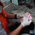 Ikuti Risma, Anies Setop Bansos Tunai PPKM Rp300 Ribu