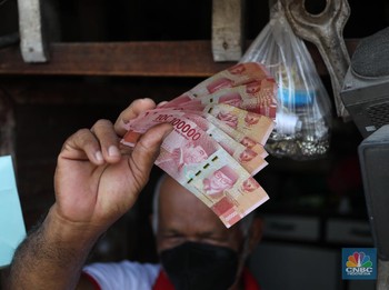 Sederet Bansos yang Diberikan Jokowi Selama PPKM Level 4