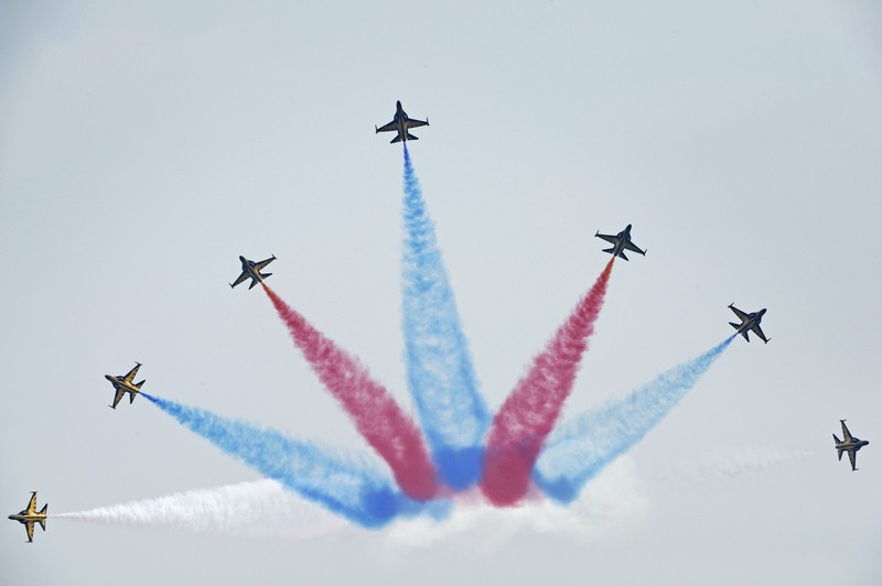 Pesawat Jet Tipe T-50 South Korea's first supersonic trainer jet, T-50, performs during Air Power Day at the U.S. airbase in Osan, south of Seoul, South Korea, Sunday, Oct. 12, 2008. The Air Power Day is not only a demonstration of U.S. Air Power, but also the U.S. partnership with the South Korea Air Force. The event was part of an annual ceremony to open the U.S. airbase to South Korean people. (AP Photo/ Lee Jin-man)