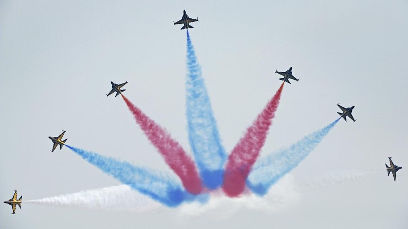 South Korea's first supersonic trainer jet, T-50, performs during Air Power Day at the U.S. airbase in Osan, south of Seoul, South Korea, Sunday, Oct. 12, 2008. The Air Power Day is not only a demonstration of U.S. Air Power, but also the U.S. partnership with the South Korea Air Force. The event was part of an annual ceremony to open the U.S. airbase to South Korean people. (AP Photo/ Lee Jin-man)