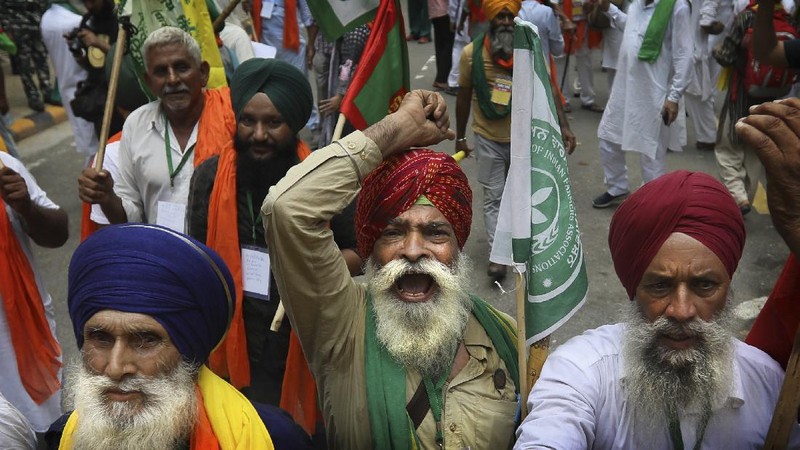 Farmers shout anti government slogans during a protest in New Delhi, India, Thursday, July 22, 2021. More than 200 farmers on Thursday began a protest near India's Parliament to mark eight months of their agitation against new agricultural laws that they say will devastate their income. (AP Photo/Manish Swarup)