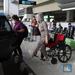 Dari 5 Negara, Ratusan Pelaku Perjalanan Positif Tiba di RI