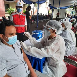 Brantas Abipraya Gelar Vaksin COVID-19 Gratis