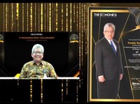 Dirut bank bjb Yuddy Renaldi Raih CEO Terbaik BPD di RI