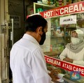 Cerita Jokowi ke Apotek: Gagal Dapat Obat, Telepon Menkes