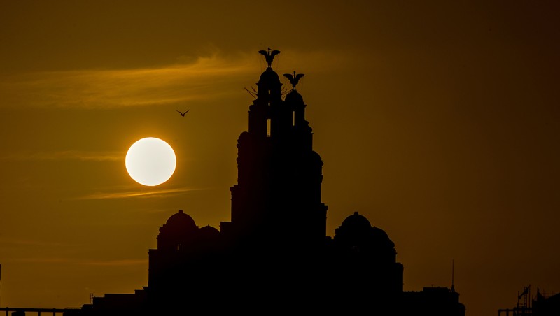 Pemandangan Liverpool Waterfront dari udara, Rabu 21 Juli 2021. (Peter Byrne/PA melalui AP) An aerial view of Liverpool waterfront, which has been removed from the World Heritage List Wednesday July 21, 2021. The UN World Heritage committee found developments including the new Everton soccer stadium threaten the value of the city's waterfront and they have removed the area from the World Heritage List. (Peter Byrne/PA via AP)