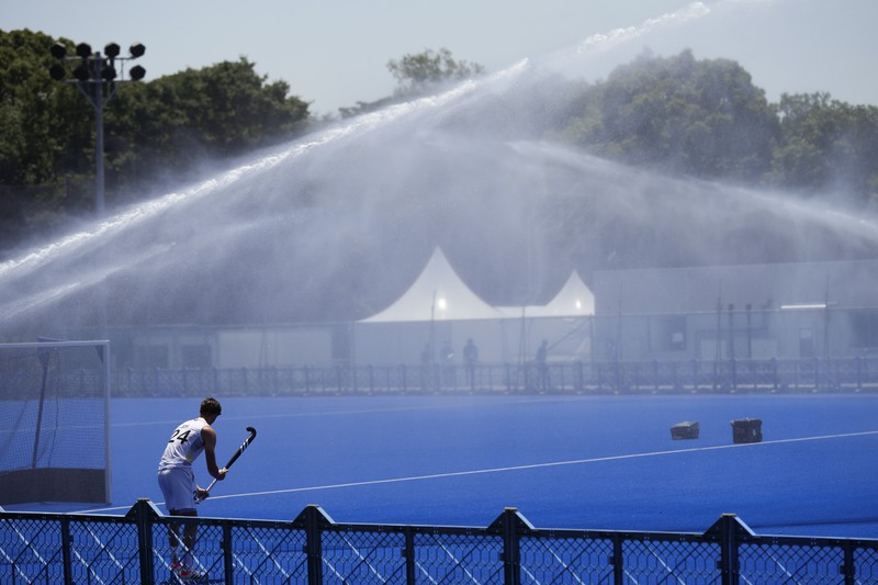 Penyemprotan disinfektan saat Olimpiade Tokyo 2020. (AP/Vincent Thian) Penyemprotan disinfektan saat Olimpiade Tokyo 2020. (AP/Vincent Thian)