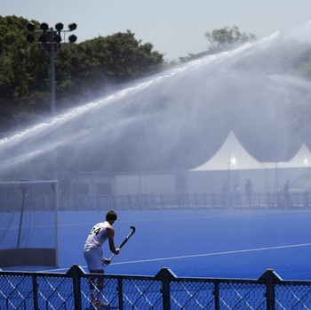 Seperti Hujan, Potret Olimpiade Tokyo Diguyur Disinfektan