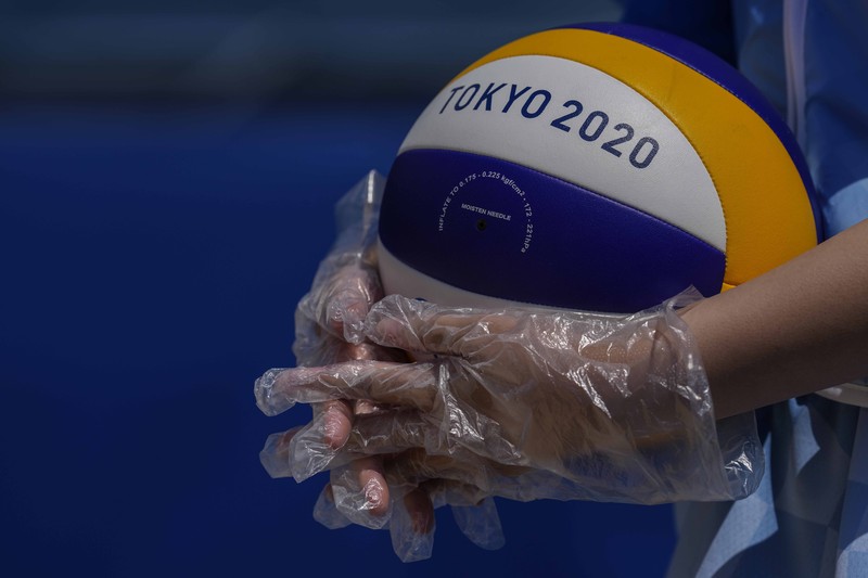 Penyemprotan disinfektan saat Olimpiade Tokyo 2020. (AP/Vincent Thian) Penyemprotan disinfektan saat Olimpiade Tokyo 2020. (AP/Vincent Thian)