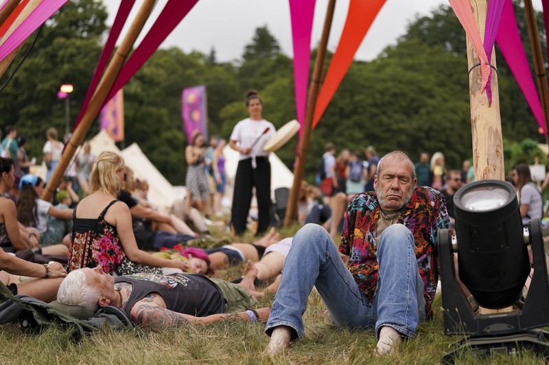 Warga berkumpul dalam festival Latitude di Henham Park, di Southwold, Inggris. (AP/Jacob King) Warga berkumpul dalam festival Latitude di Henham Park, di Southwold, Inggris. (AP/Jacob King)