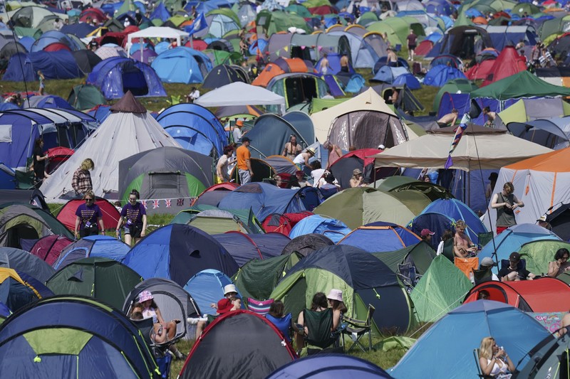 Warga berkumpul dalam festival Latitude di Henham Park, di Southwold, Inggris. (AP/Jacob King) Warga berkumpul dalam festival Latitude di Henham Park, di Southwold, Inggris. (AP/Jacob King)