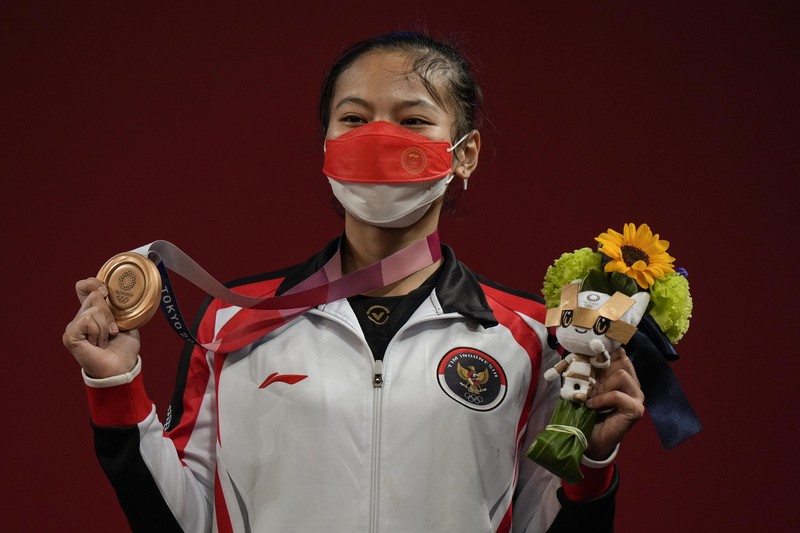 Windy Cantika Aisah menyumbang medali perunggu untuk kontingen Indonesia di Olimpiade Tokyo 2020. (AP/Luca Bruno) Windy Cantika Aisah menyumbang medali perunggu untuk kontingen Indonesia di Olimpiade Tokyo 2020. (AP/Luca Bruno)
