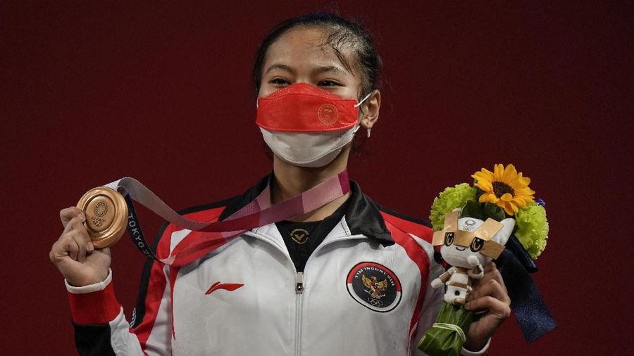 Windy Cantika Aisah menyumbang medali perunggu untuk kontingen Indonesia di Olimpiade Tokyo 2020. (AP/Luca Bruno)