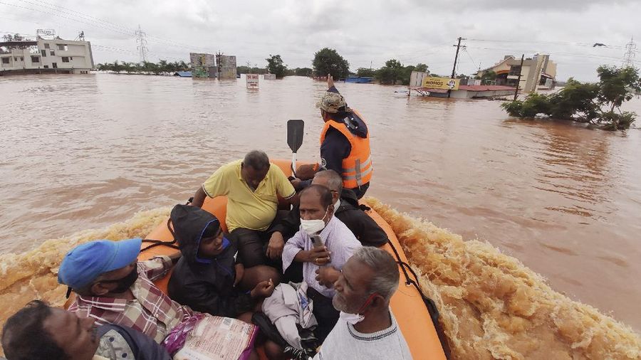 People stranded in flood waters are rescued Kolhapur in western Maharashtra state, India, Saturday, July 24, 2021. Officials say landslides and flooding triggered by heavy monsoon rain have killed more than 100 people in western India. More than 1,000 people trapped by floodwaters have been rescued. (AP Photo)