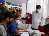 Demi Ekonomi, Menkop-UKM Dorong Vaksinasi 12.000 Pekerja UMKM