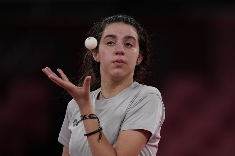 Petenis Suriah Hend Zaza Syria's Hend Zaza competes during women's table tennis singles preliminary round match against Austria's Liu Jia at the 2020 Summer Olympics, Saturday, July 24, 2021, in Tokyo. (AP Photo/Kin Cheung)