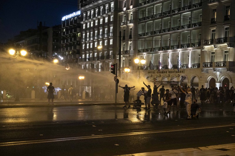 Demo tolak wajib vaksinasi COVID-19. di Yunani. (AP/Yorgos Karahalis) Demo tolak wajib vaksinasi COVID-19. di Yunani. (AP/Yorgos Karahalis)