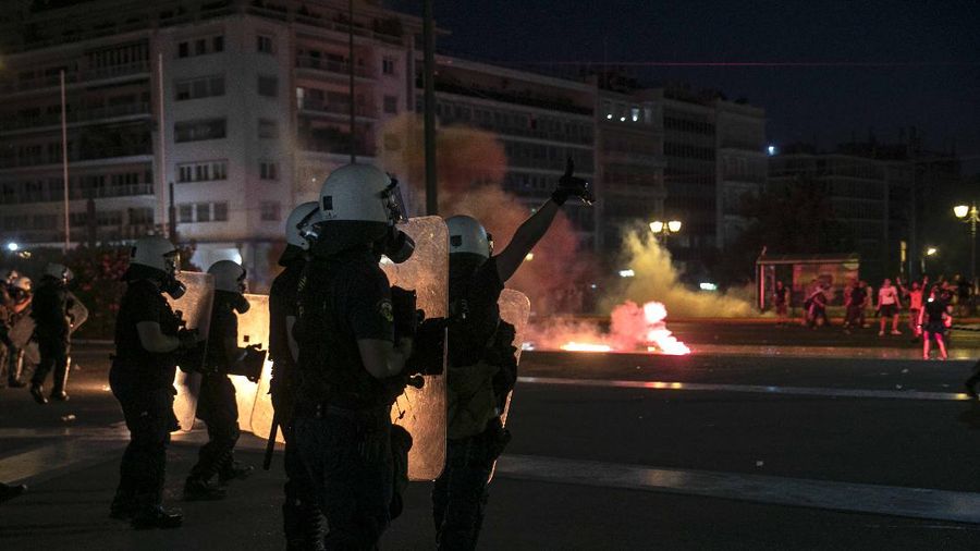 Demo tolak wajib vaksinasi COVID-19. di Yunani. (AP/Yorgos Karahalis)