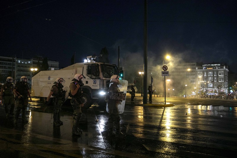 Demo tolak wajib vaksinasi COVID-19. di Yunani. (AP/Yorgos Karahalis) Demo tolak wajib vaksinasi COVID-19. di Yunani. (AP/Yorgos Karahalis)