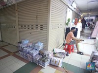 Intip Sepinya Pasar Tanah Abang Gegara Kewajiban Kartu Vaksin