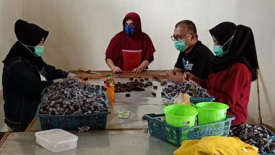 Ilustrasi pembuat dodol. (CNBC Indonesia/Ferry Sandi)