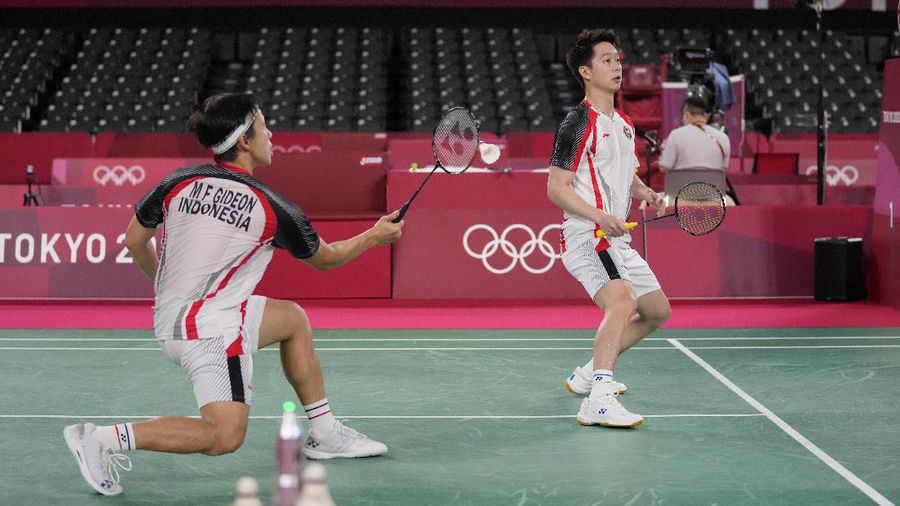 Kevin Sanjaya Sukamuljo dan Marcus Fernaldi Gideon di Olimpiade Tokyo 2020. (AP/Dita Alangkara)