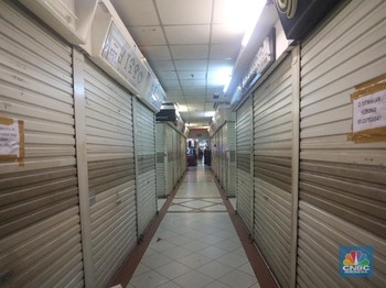 Hancur-Hancuran! Kios di Tanah Abang Diobral Harga Corona