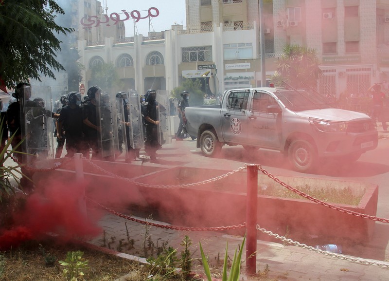 Tunisia ricuh saat penangan pandemi Covid-19. (AP/Hassene Dridi)