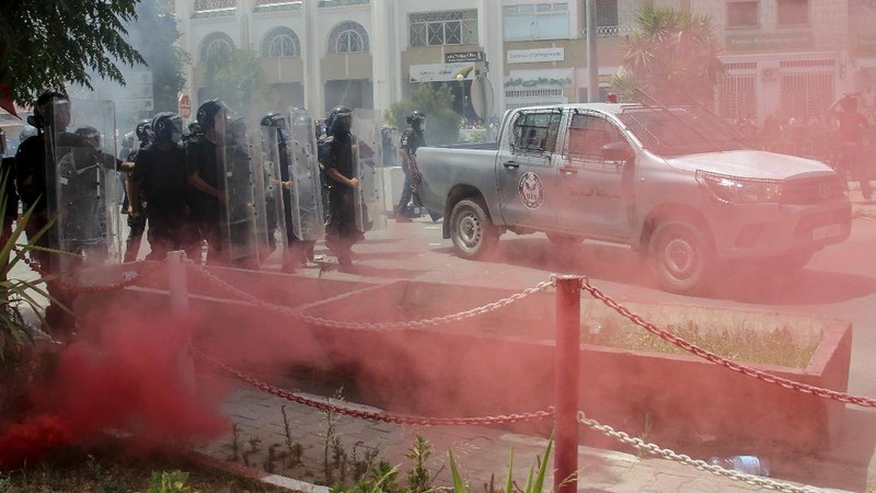 Tunisia ricuh saat penangan pandemi Covid-19. (AP/Hassene Dridi)