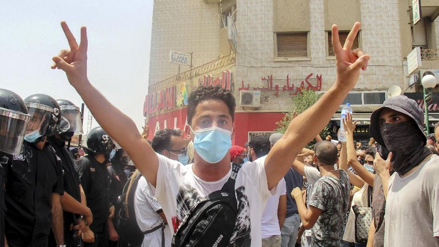 Tunisia ricuh saat penangan pandemi Covid-19. (AP/Hassene Dridi)
