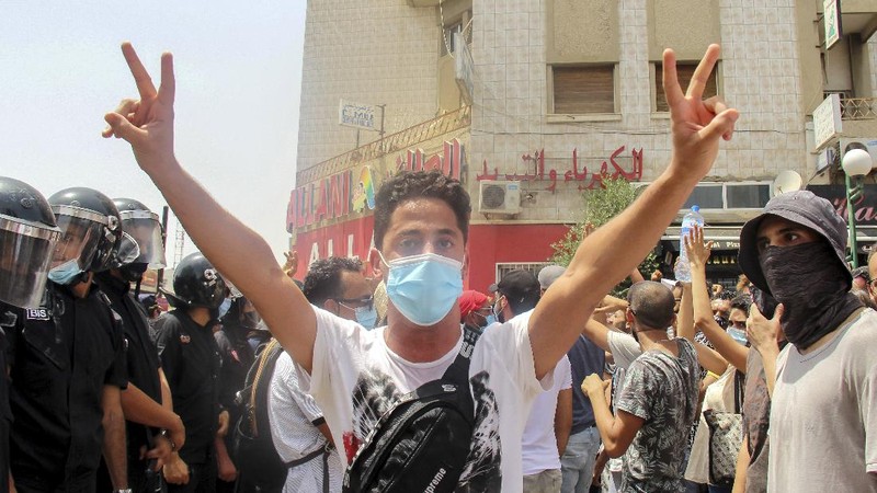 Tunisia ricuh saat penangan pandemi Covid-19. (AP/Hassene Dridi)