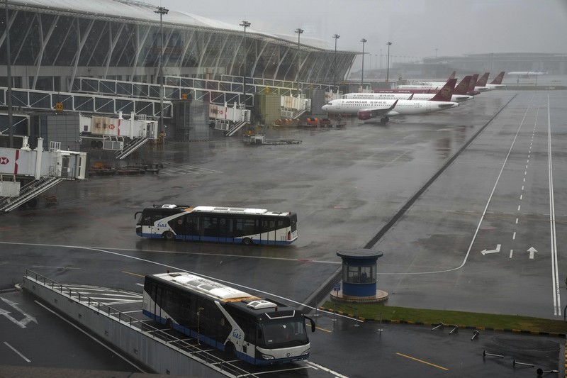 Shanghai evakuasi ratusan ribu warga ditengah hantaman badai Topan In Fa. (Chinatopix via AP)