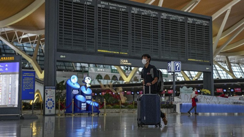 Shanghai evakuasi ratusan ribu warga ditengah hantaman badai Topan In Fa. (Chinatopix via AP)