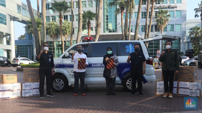 Penyaluran donasi penanggulangan Covid-19 CT ARSA. (CNBC Indonesia/Andrean Kristianto)