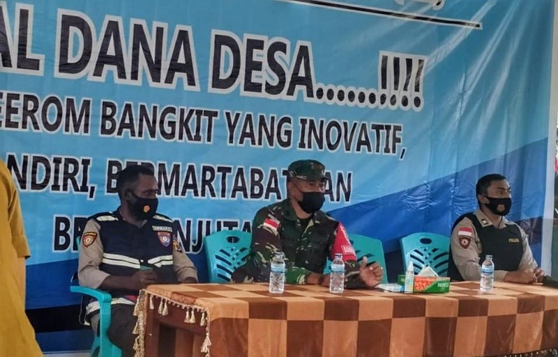 Satgas Yonif 512/QY Ajak Belajar Anak-anak Papua Yang Datang Ke Pos Perbatasan. (Dok: Satgas Yonif 512/QY) Satgas Yonif 512/QY Ajak Belajar Anak-anak Papua Yang Datang Ke Pos Perbatasan. (Dok: Satgas Yonif 512/QY)