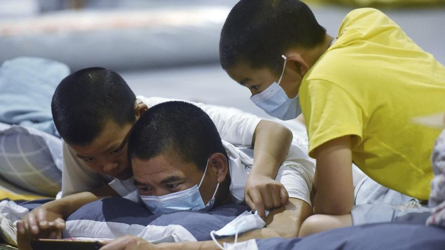 Shanghai evakuasi ratusan ribu warga ditengah hantaman badai Topan In Fa. (Chinatopix via AP)