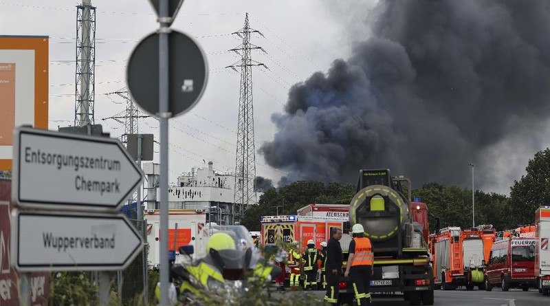 Ledakan besar mengguncang kawasan industri kimia di kota Leverkusen, Jerman. (AP/Oliver Berg)