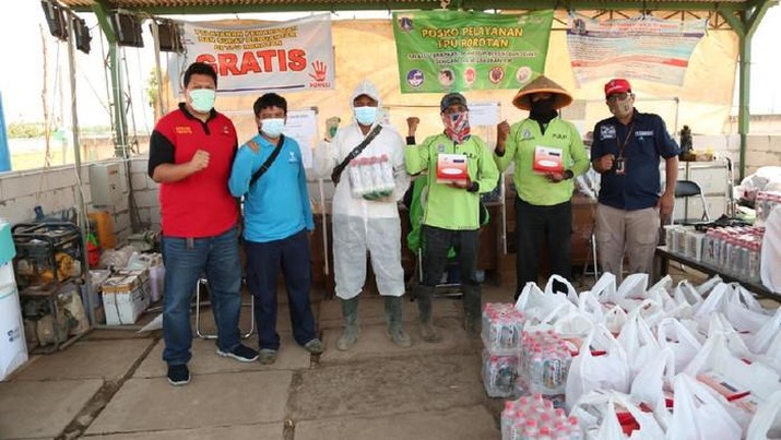 CT Arsa Foundation-Dompet Amal Transmedia dan Kemensos menyalurkan bantuan. Ist CT Arsa Foundation-Dompet Amal Transmedia dan Kemensos menyalurkan bantuan. Ist