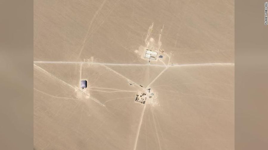 Gambar satelit dari Planet Labs menunjukkan apa yang dikatakan para peneliti sebagai silo rudal yang sedang dibangun di gurun Cina.