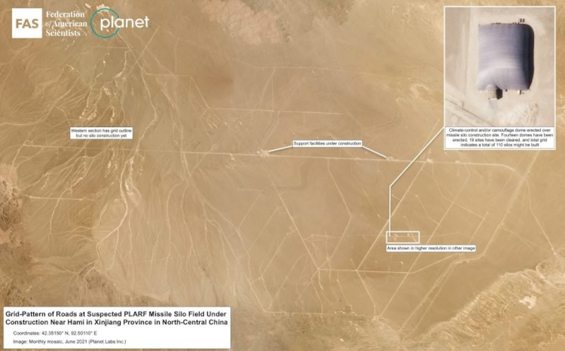 Pembangunan fasilitas yang diyakini sebagai silo rudal nuklir ditemukan di gurun Hami, Xinjiang. (Dok: Planet Labs)