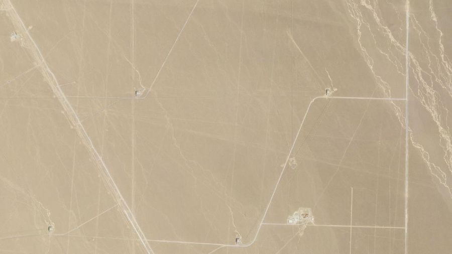 Pembangunan fasilitas yang diyakini sebagai silo rudal nuklir ditemukan di gurun Hami, Xinjiang. (Dok: Planet Labs)