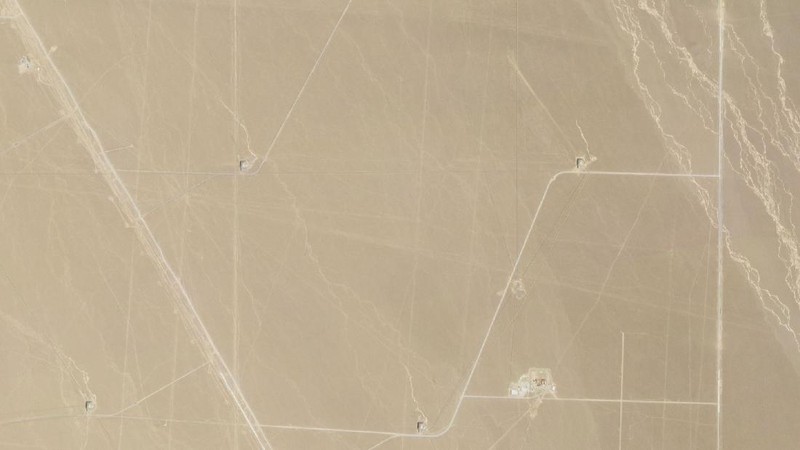 Pembangunan fasilitas yang diyakini sebagai silo rudal nuklir ditemukan di gurun Hami, Xinjiang. (Dok: Planet Labs)