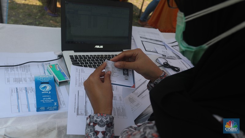 Vaksin massal di Tangerang Selatan. (CNBC Indonesia/Andrean Kristianto)