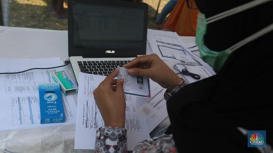 Vaksin massal di Tangerang Selatan. (CNBC Indonesia/Andrean Kristianto)